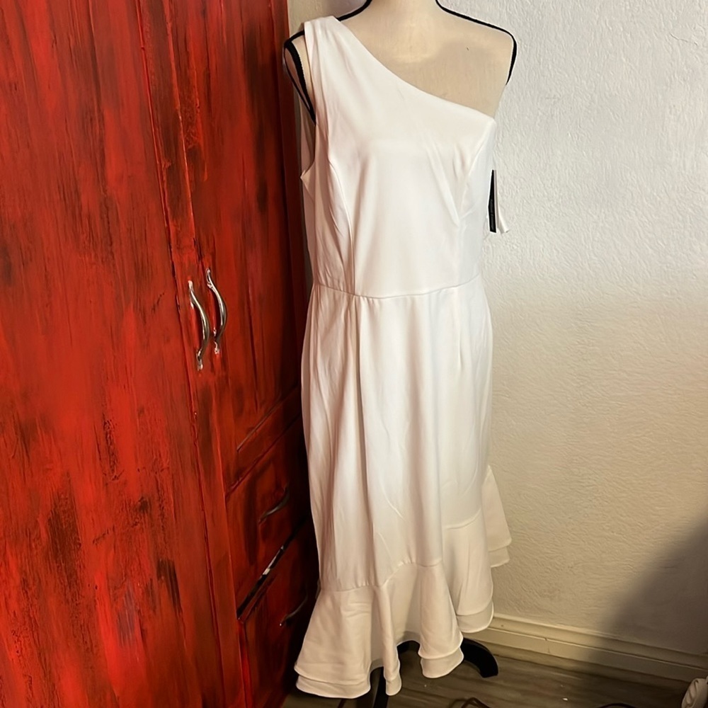 One shoulder strap dress 👗